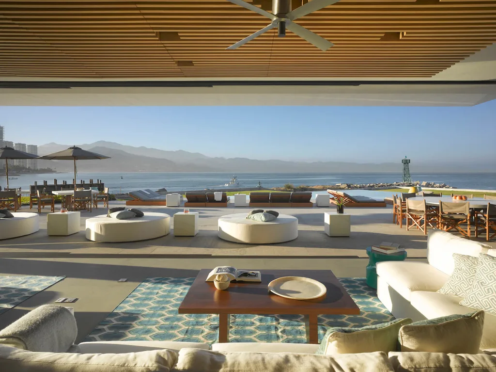 Vallarta House by Ezequiel Farca Studio Blends Coastal Elegance and Tropical Architecture in Puerto Vallarta 6