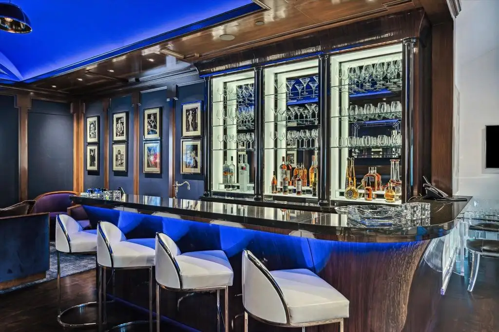 Exquisite Texas Estate Boasts Sophisticated Living and Custom Details, Priced at $9.995 Million 16 220 Merrie Way Ln A Texas Masterpiece Offering Bespoke Luxury at 9.995 Million 13