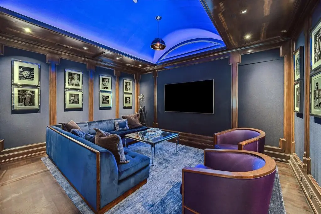 Exquisite Texas Estate Boasts Sophisticated Living and Custom Details, Priced at $9.995 Million 17 220 Merrie Way Ln A Texas Masterpiece Offering Bespoke Luxury at 9.995 Million 14