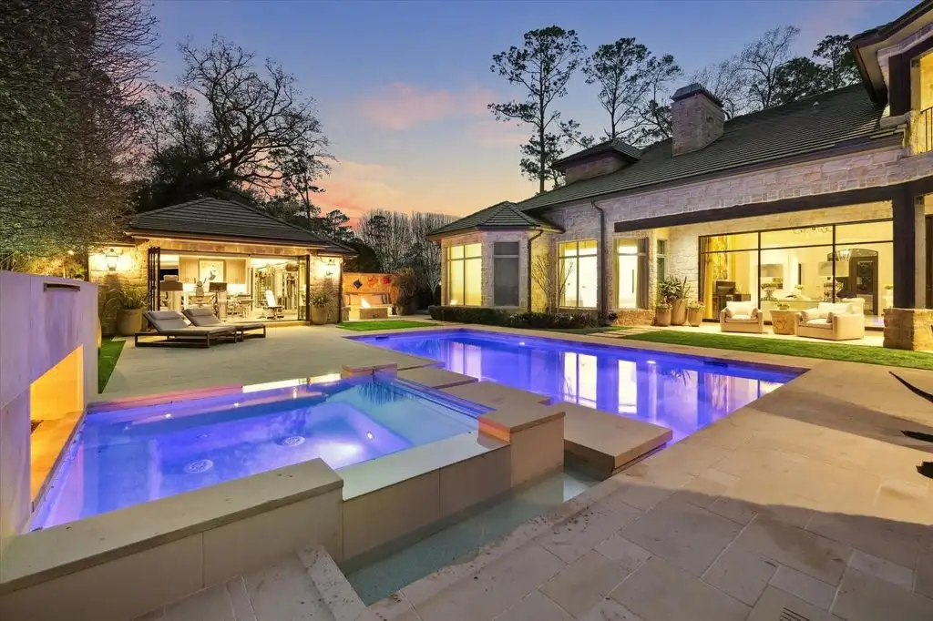 Exquisite Texas Estate Boasts Sophisticated Living and Custom Details, Priced at $9.995 Million 20 220 Merrie Way Ln A Texas Masterpiece Offering Bespoke Luxury at 9.995 Million 2