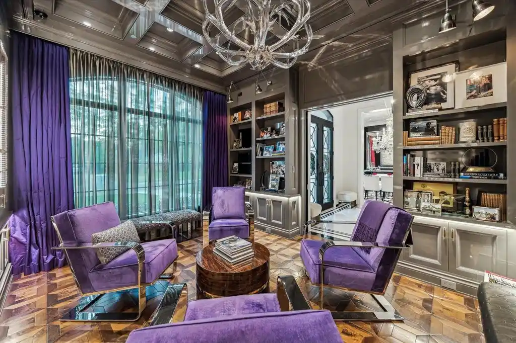 Exquisite Texas Estate Boasts Sophisticated Living and Custom Details, Priced at $9.995 Million 6 220 Merrie Way Ln A Texas Masterpiece Offering Bespoke Luxury at 9.995 Million 3