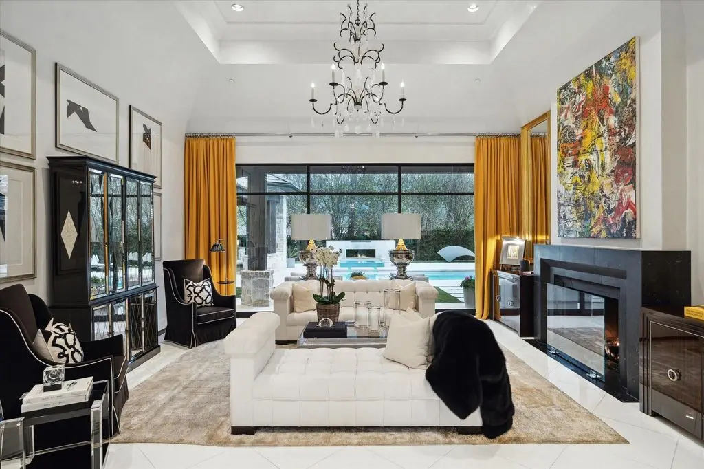 Exquisite Texas Estate Boasts Sophisticated Living and Custom Details, Priced at $9.995 Million 7 220 Merrie Way Ln A Texas Masterpiece Offering Bespoke Luxury at 9.995 Million 4
