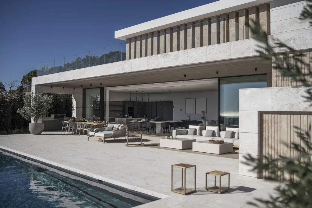 Villa BLUE by ARK Architects A Sculptural Sanctuary with Infinite Mediterranean Views 4