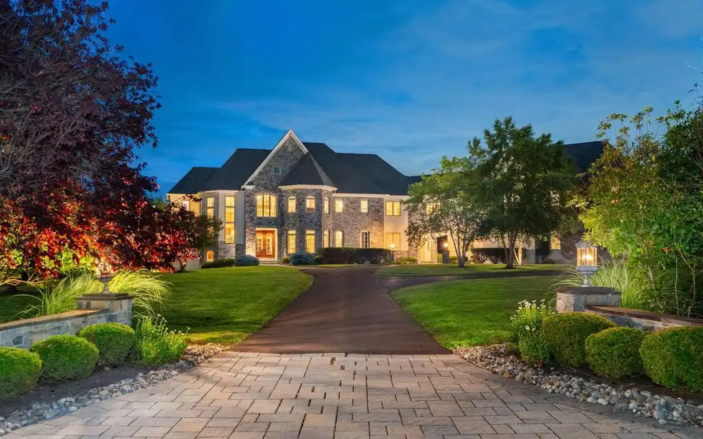 3 Stonebridge Crossing Rd A Stunning 5.99M Estate Offering Serenity and Resort Style Living 2