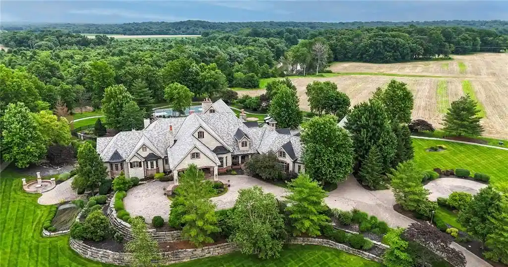 4 Slate River Way A Stunning Missouri Estate Blending European Sophistication with Midwestern Warmth — Listed at 6.25 Million 1