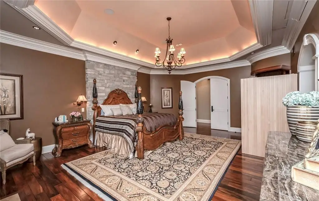 4 Slate River Way A Stunning Missouri Estate Blending European Sophistication with Midwestern Warmth — Listed at 6.25 Million 14