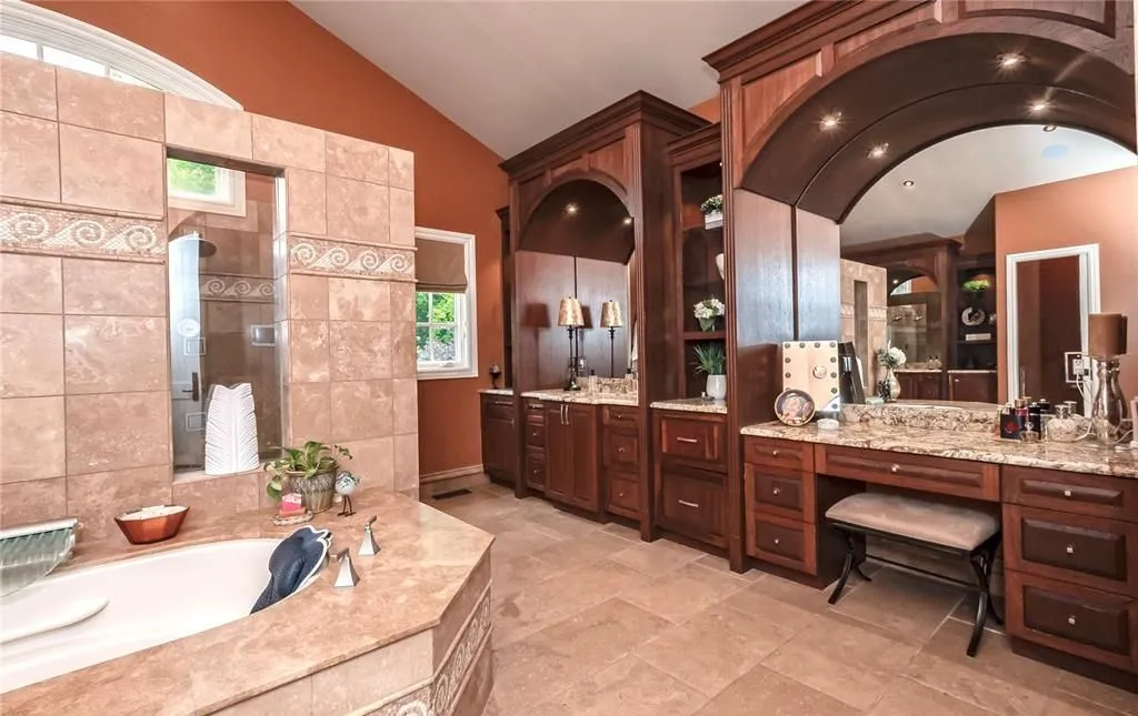 4 Slate River Way A Stunning Missouri Estate Blending European Sophistication with Midwestern Warmth — Listed at 6.25 Million 15