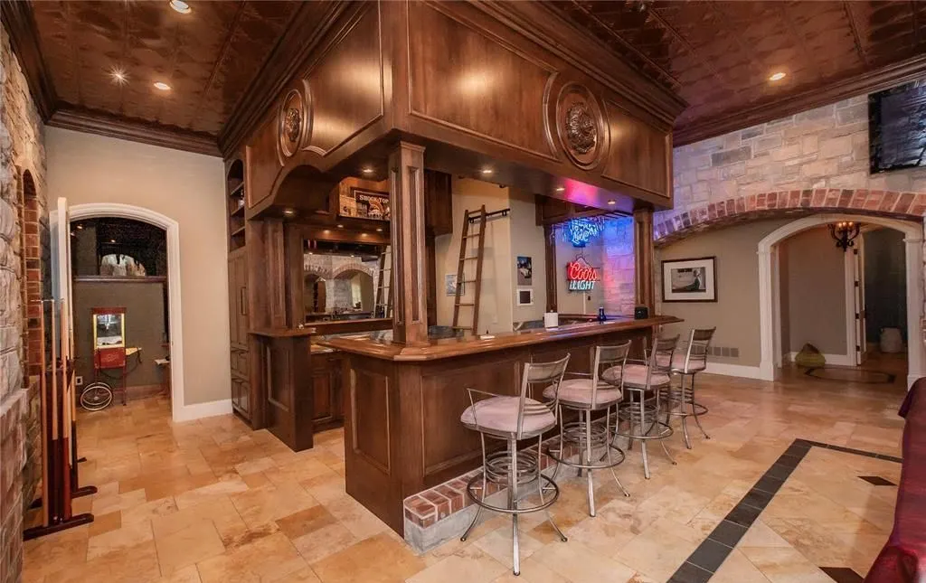 4 Slate River Way A Stunning Missouri Estate Blending European Sophistication with Midwestern Warmth — Listed at 6.25 Million 16