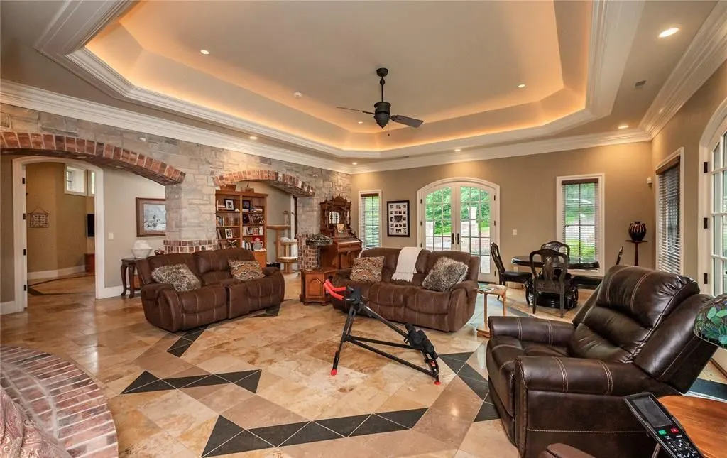 4 Slate River Way A Stunning Missouri Estate Blending European Sophistication with Midwestern Warmth — Listed at 6.25 Million 18
