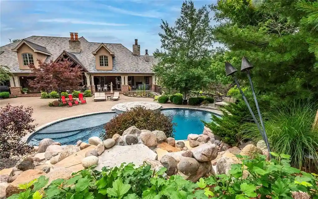 4 Slate River Way A Stunning Missouri Estate Blending European Sophistication with Midwestern Warmth — Listed at 6.25 Million 23