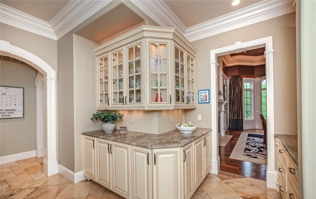 4 Slate River Way A Stunning Missouri Estate Blending European Sophistication with Midwestern Warmth — Listed at 6.25 Million 7