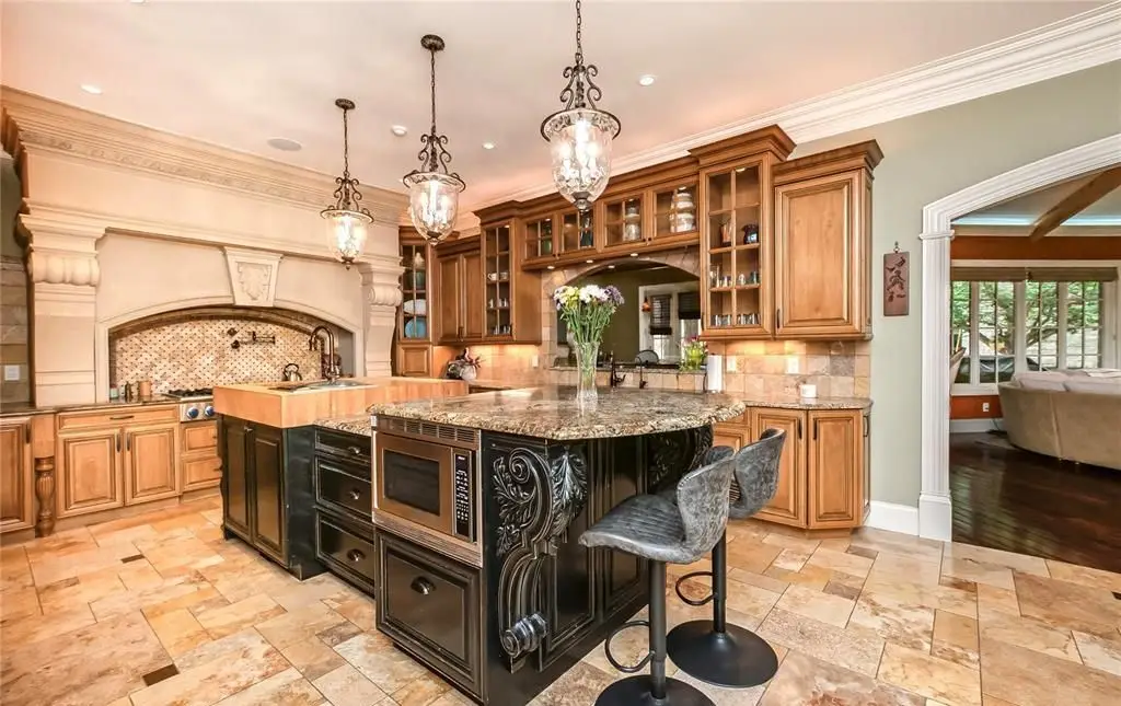 4 Slate River Way A Stunning Missouri Estate Blending European Sophistication with Midwestern Warmth — Listed at 6.25 Million 8