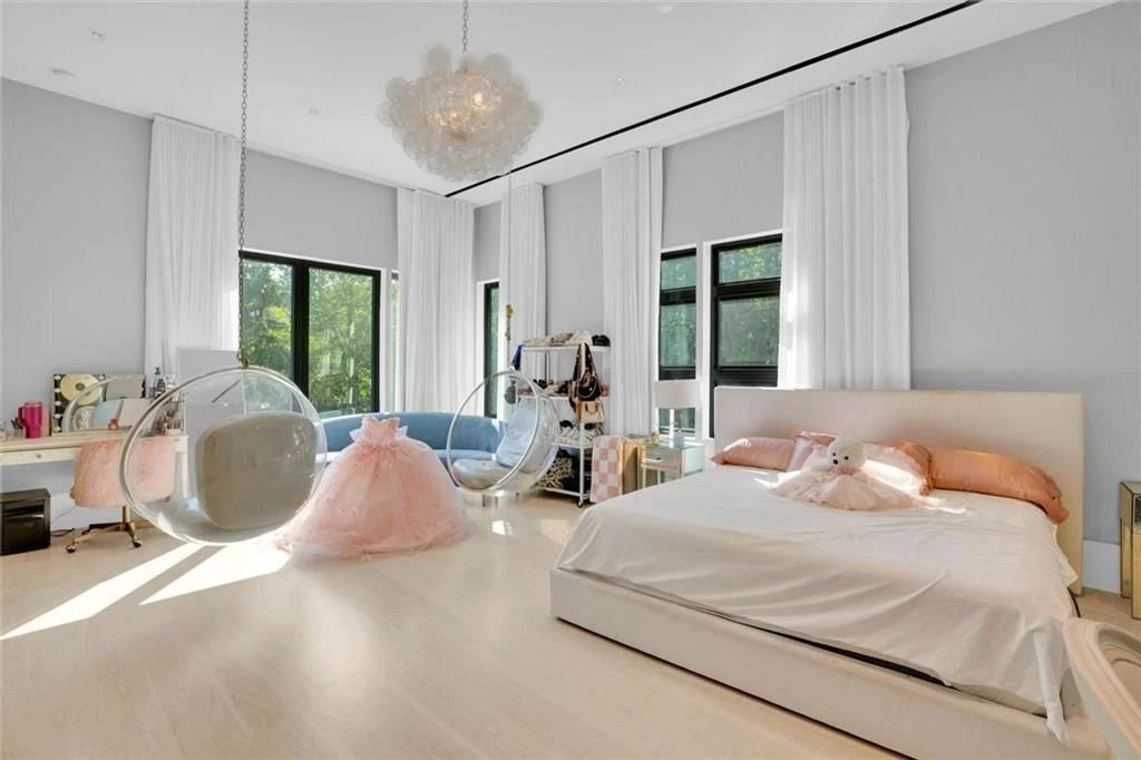 415 River Valley Rd A Stunning Contemporary Estate Offering Exclusive Luxury and Privacy — Listed at 5.25 Million 17