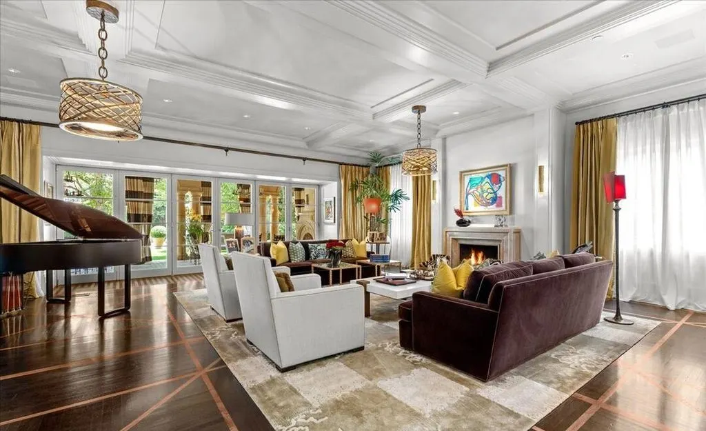 804 N Elm Dr Exquisite Italian Villa by John Finton Lists for 39.995M in Beverly Hills Flats 5