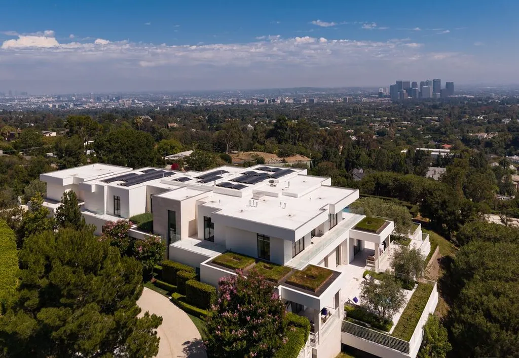 A Masterfully Crafted Beverly Hills Estate with Unrivaled Ocean-to-City Views hits the Market for $67.5 Million 24 9966 Beverly Grove Dr Beverly Hills CA 3