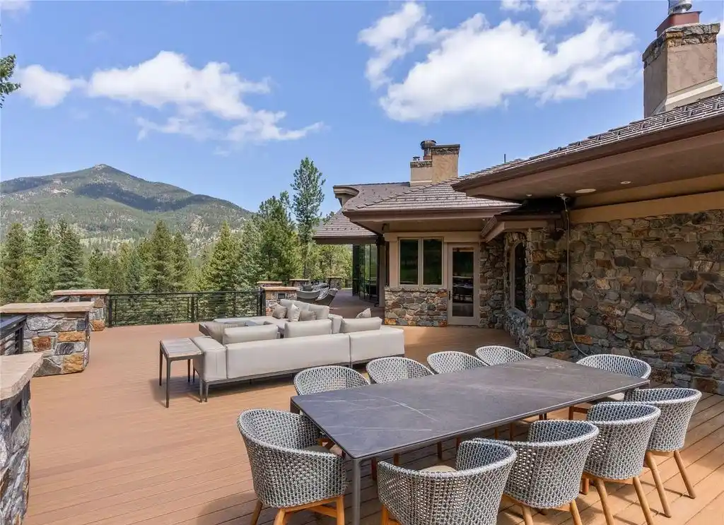 A Spectacular Sanctuary at 113 Elk Crossing Lane Blends Bold Architecture with Scenic Majesty — Asking 7 13