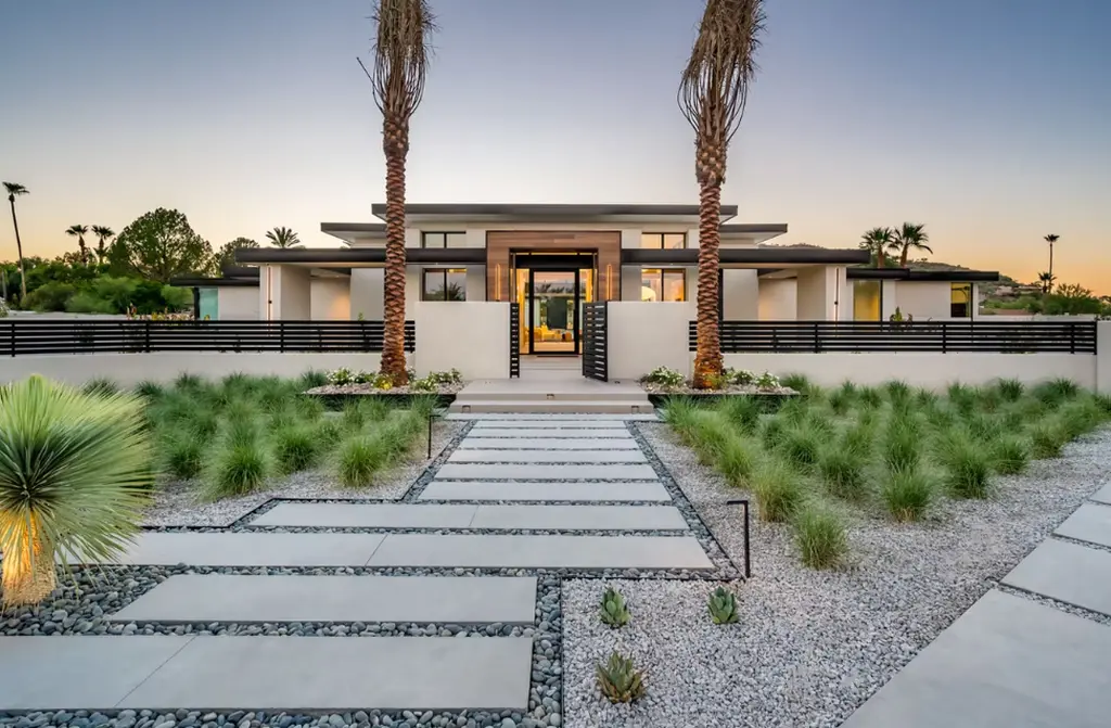 Calizonia Casual by JMAD, A Roman-Inspired Modern Retreat in Paradise Valley
