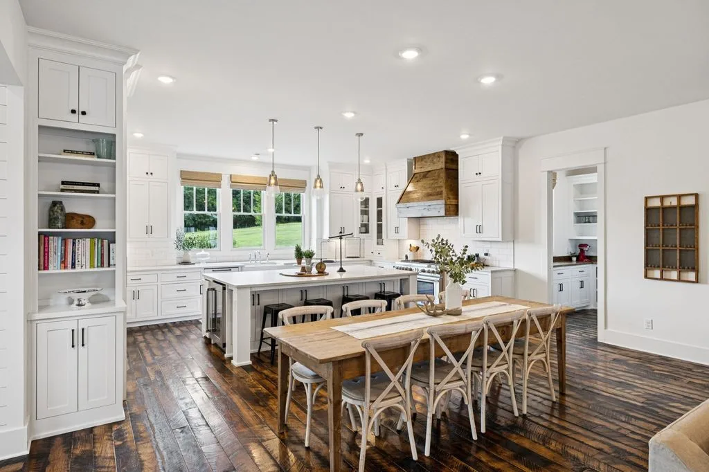 Extraordinary Modern Farmhouse at 2650 Finley Ridge Rd Spans 44.85 Acres—Listed for 7777777 10