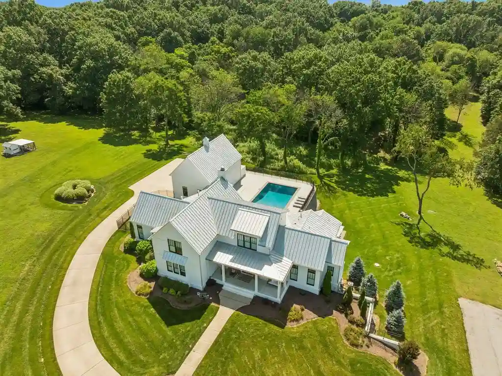 Extraordinary Modern Farmhouse at 2650 Finley Ridge Rd Spans 44.85 Acres—Listed for 7777777 2