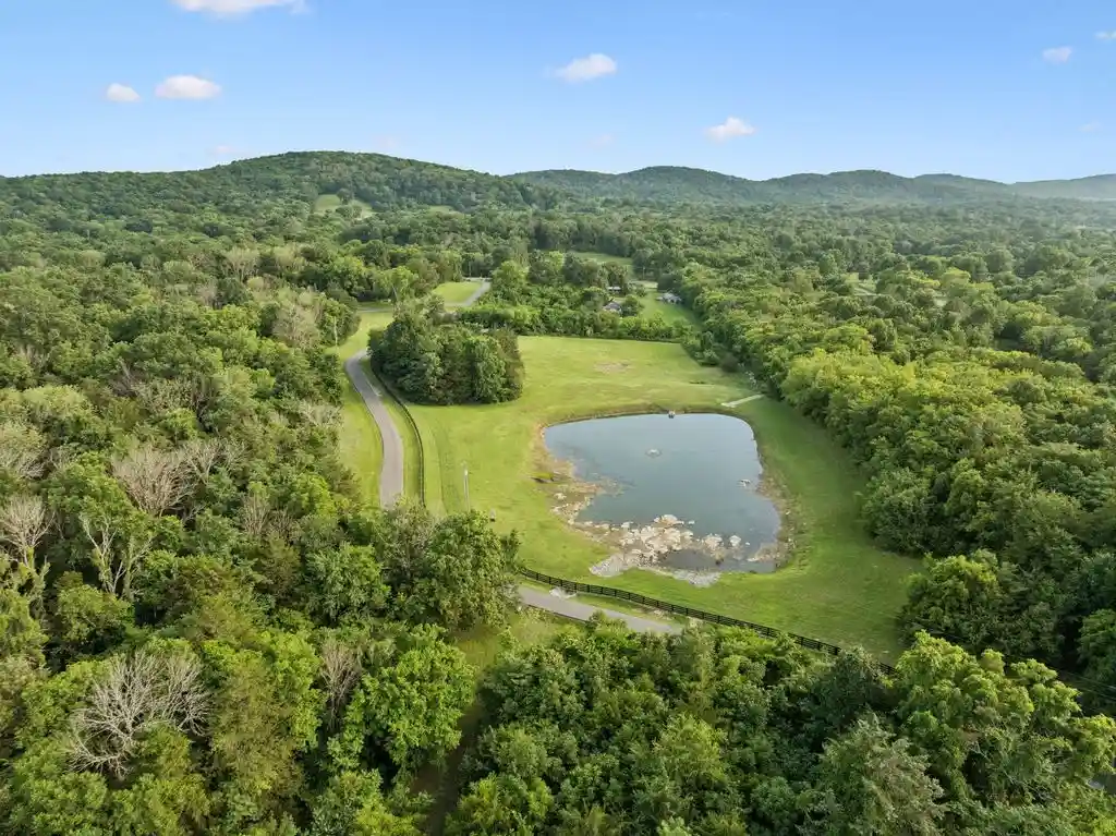 Extraordinary Modern Farmhouse at 2650 Finley Ridge Rd Spans 44.85 Acres—Listed for 7777777 20