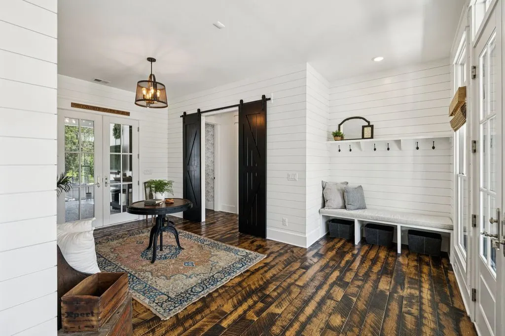 Extraordinary Modern Farmhouse at 2650 Finley Ridge Rd Spans 44.85 Acres—Listed for 7777777 5