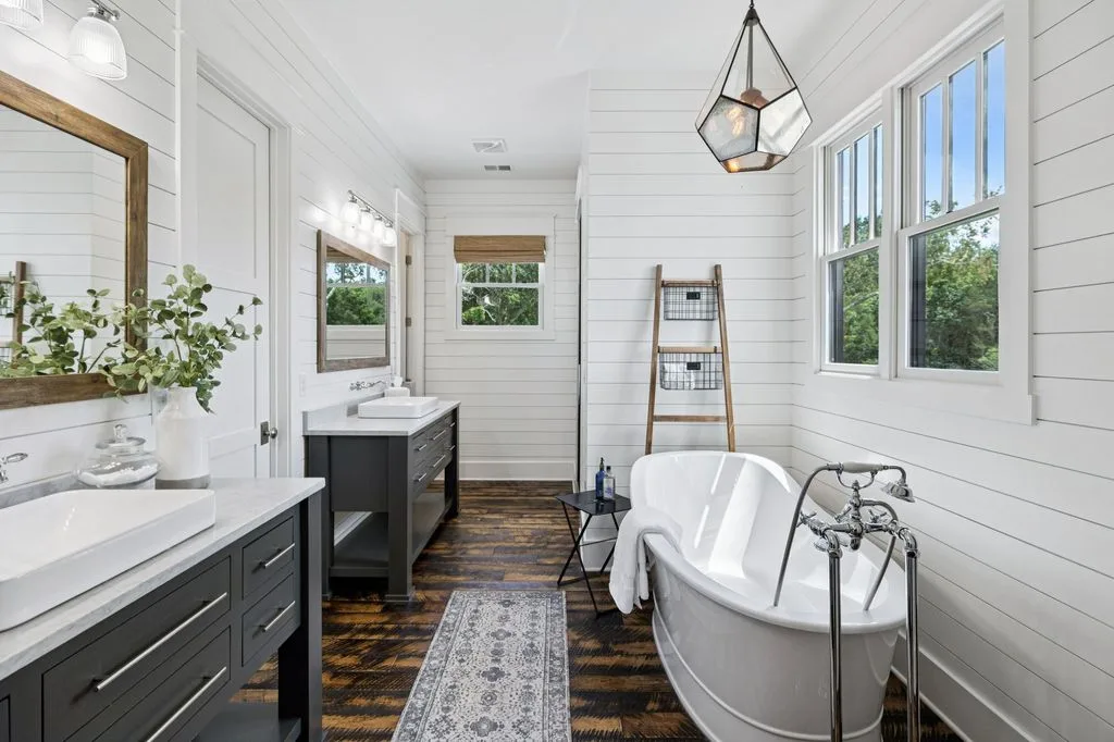 Extraordinary Modern Farmhouse at 2650 Finley Ridge Rd Spans 44.85 Acres—Listed for 7777777 7