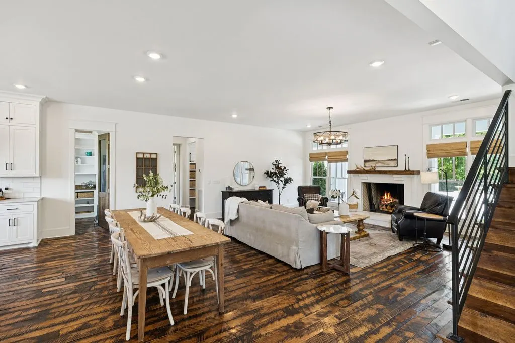 Extraordinary Modern Farmhouse at 2650 Finley Ridge Rd Spans 44.85 Acres—Listed for 7777777 8