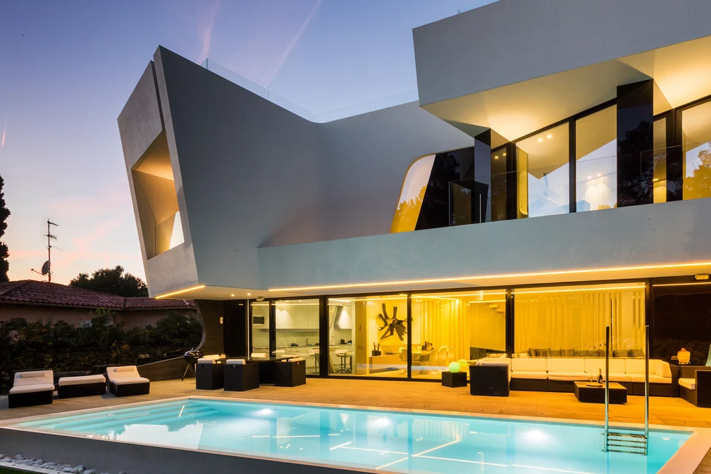 House in Costa Brava by A cero Architects Curves and Light Define This Sculptural House 1