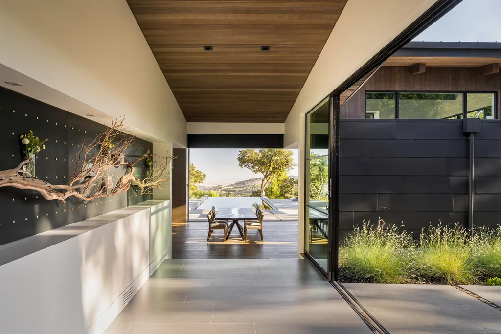 Sonoma Ridge House by Holder Parlette, A Sculptural Home in Harmony with Nature