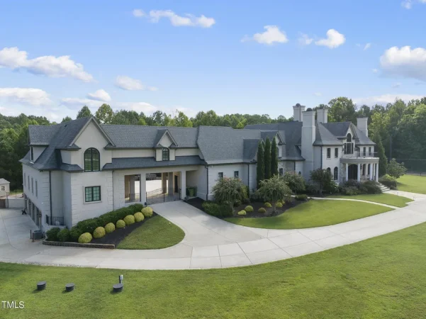 Exquisite 14-Acre Estate boasts The Epitome of Luxury Living in North Carolina Hits the Market for $7.5 Million