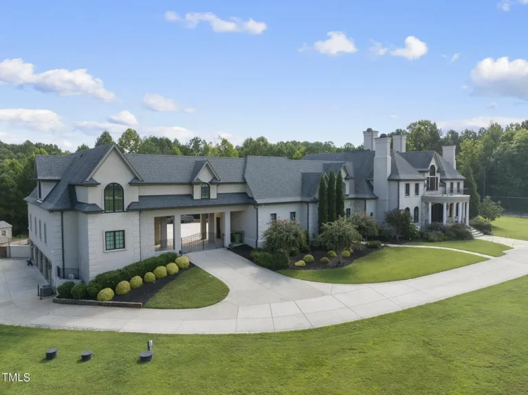 Exquisite 14-Acre Estate boasts The Epitome of Luxury Living in North Carolina Hits the Market for $7.5 Million