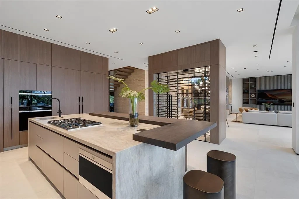 1721 SE 11th St 24.9M Stunning Luxury Home in Fort Lauderdale with Yacht Access and Skyline Views 3