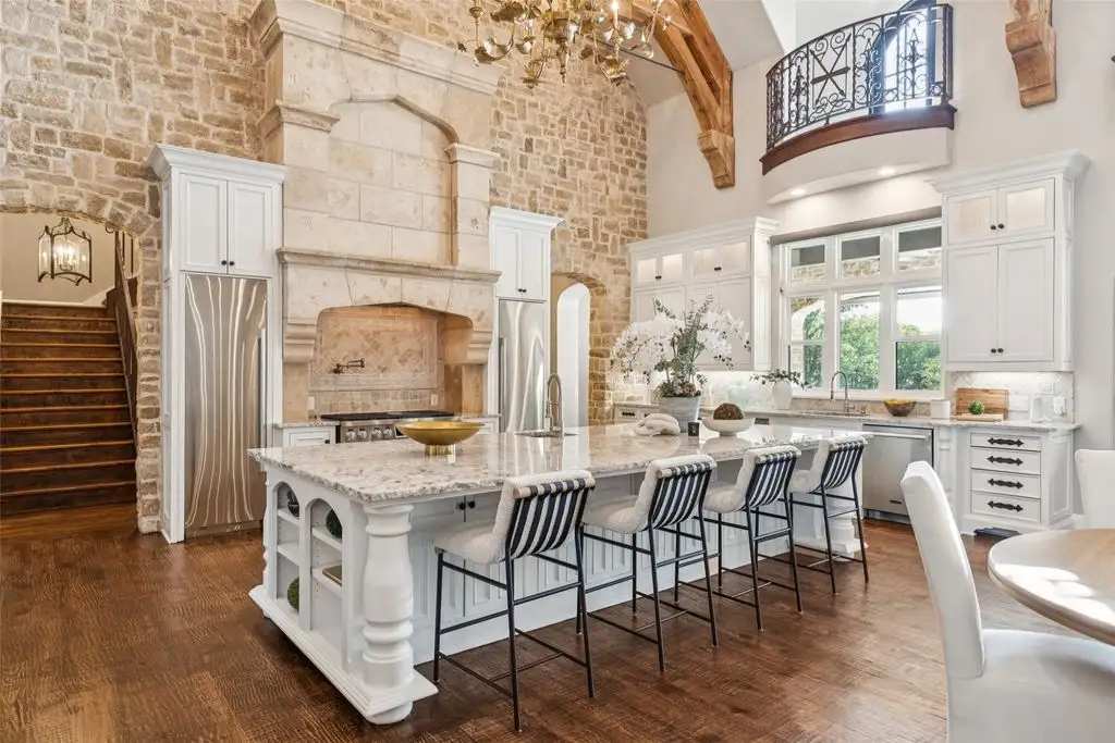 2105 Bayshore Dr Unveils an Exquisite 8.75M Architectural Masterpiece in Texas 10