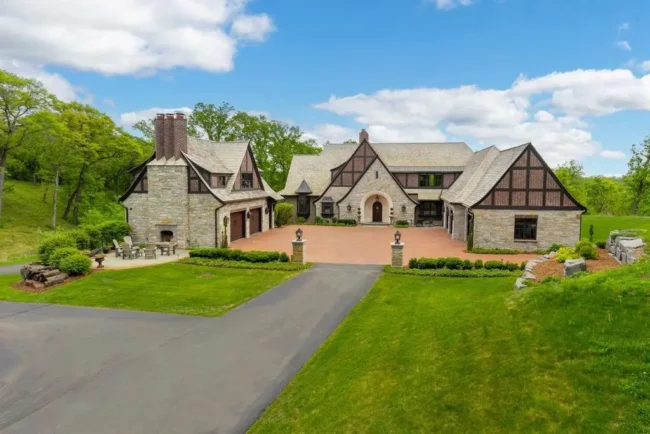 Iconic Sunfish Lake Residence in Minnesota Showcasing Peter Eskuche Design, Priced at $6,749,000