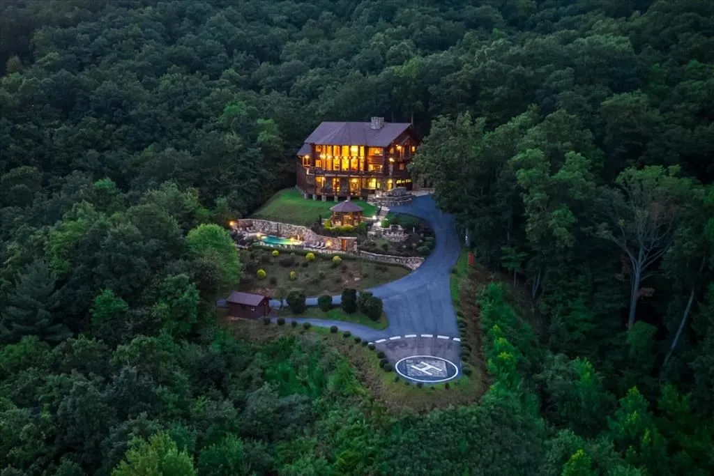 Luxury British Columbian Cedar Log Retreat in Georgia Hits the Market at $5.67 Million 5 373 Rising Star Ln Stunning British Columbian Cedar Log Estate in Georgia Listed for 5.67 Million 1