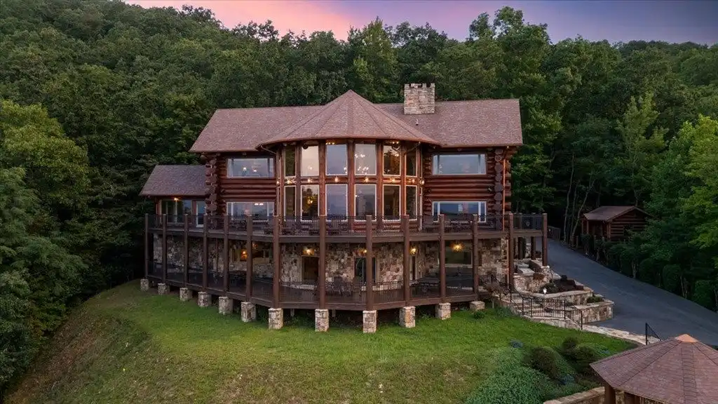 Luxury British Columbian Cedar Log Retreat in Georgia Hits the Market at $5.67 Million 6 373 Rising Star Ln Stunning British Columbian Cedar Log Estate in Georgia Listed for 5.67 Million 2