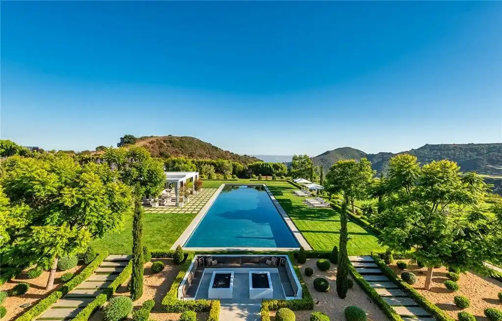 A Lavish Statement of Design Excellence 2100 Stratford Cir Is Californias Most Extraordinary 39.9M Trophy Estate 22