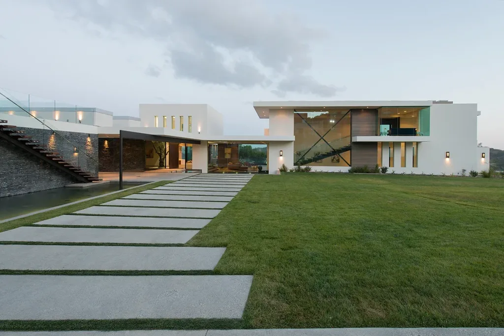 Benedict Canyon 2016 by Whipple Russell Architects a Beverly Hills Home Designed for Outdoor Living and Artful Entertaining 4