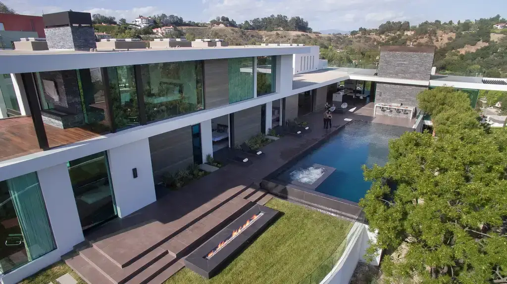 Benedict Canyon 2016 by Whipple Russell Architects a Beverly Hills Home Designed for Outdoor Living and Artful Entertaining 9