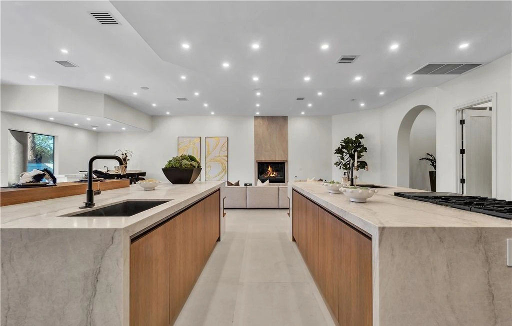 Luxury Redefined 34 Innisbrook Ave Offers a 6.49M Fusion of Comfort and Contemporary Design 9