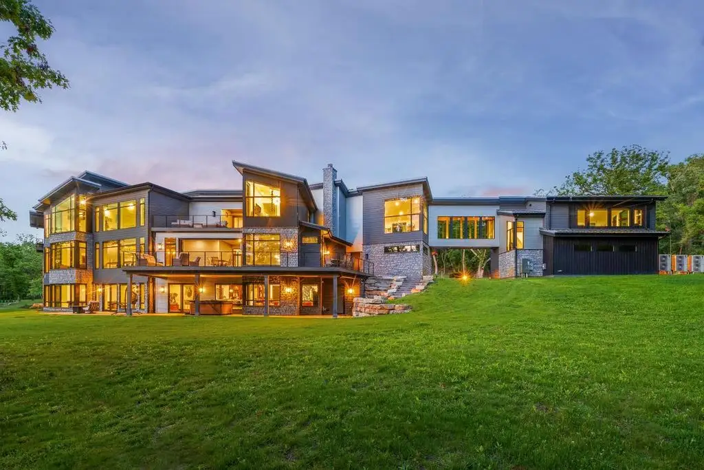 Exclusive 5.5M Contemporary Residence at 0 North Confidential Road Designed for Luxury Living and Entertaining 19