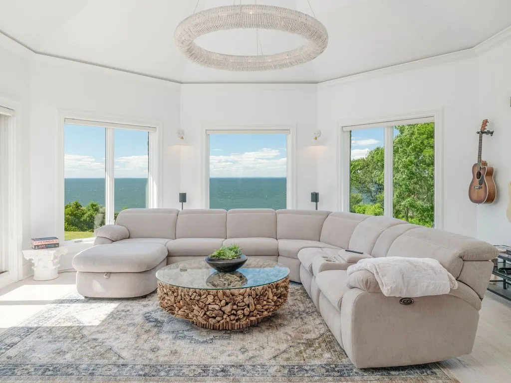 Exclusive 8.5M Waterfront Home at 3875 Hallock Ln Showcases Impeccable Upgrades on Long Island Sound 12