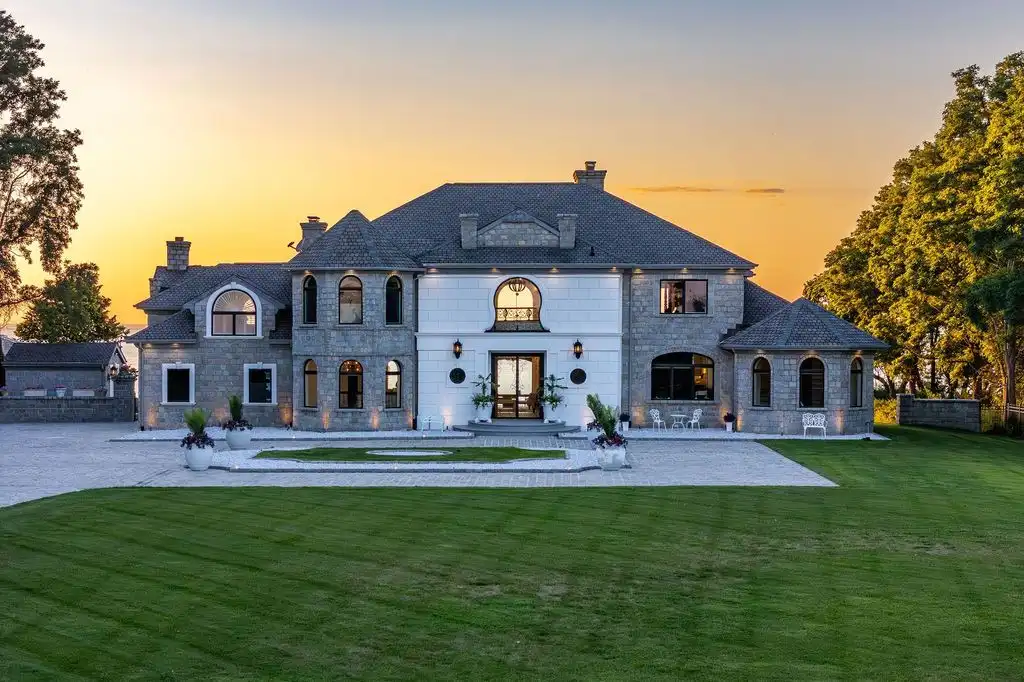 Exclusive 8.5M Waterfront Home at 3875 Hallock Ln Showcases Impeccable Upgrades on Long Island Sound 20