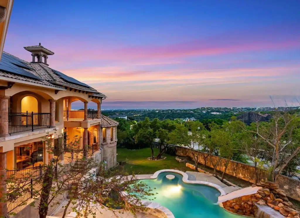 Extraordinary Tuscan Villa at 45 Champions in San Antonio Lists for 2349000 1
