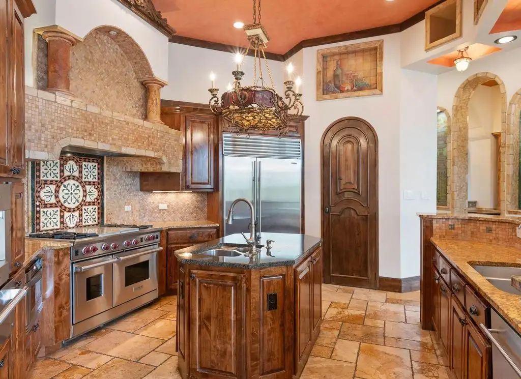Extraordinary Tuscan Villa at 45 Champions in San Antonio Lists for 2349000 11