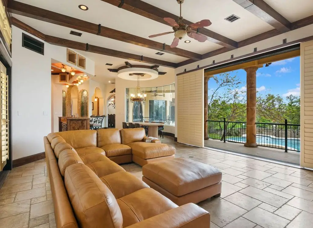 Extraordinary Tuscan Villa at 45 Champions in San Antonio Lists for 2349000 12
