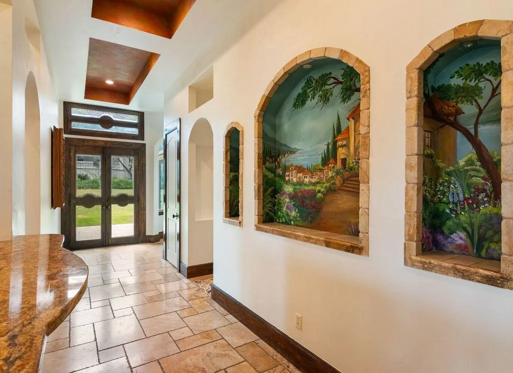 Extraordinary Tuscan Villa at 45 Champions in San Antonio Lists for 2349000 13