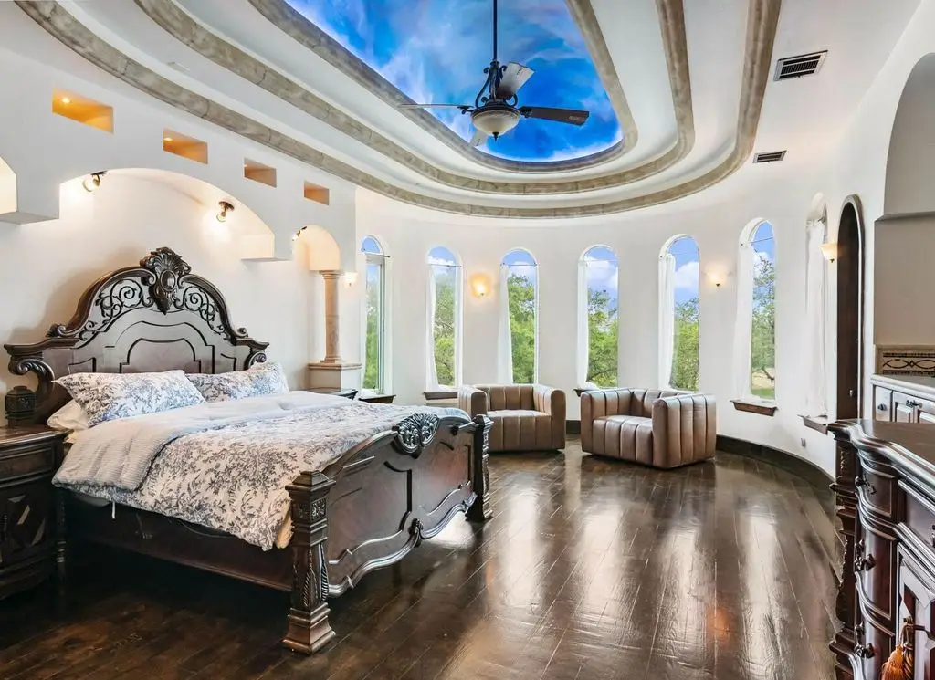 Extraordinary Tuscan Villa at 45 Champions in San Antonio Lists for 2349000 14
