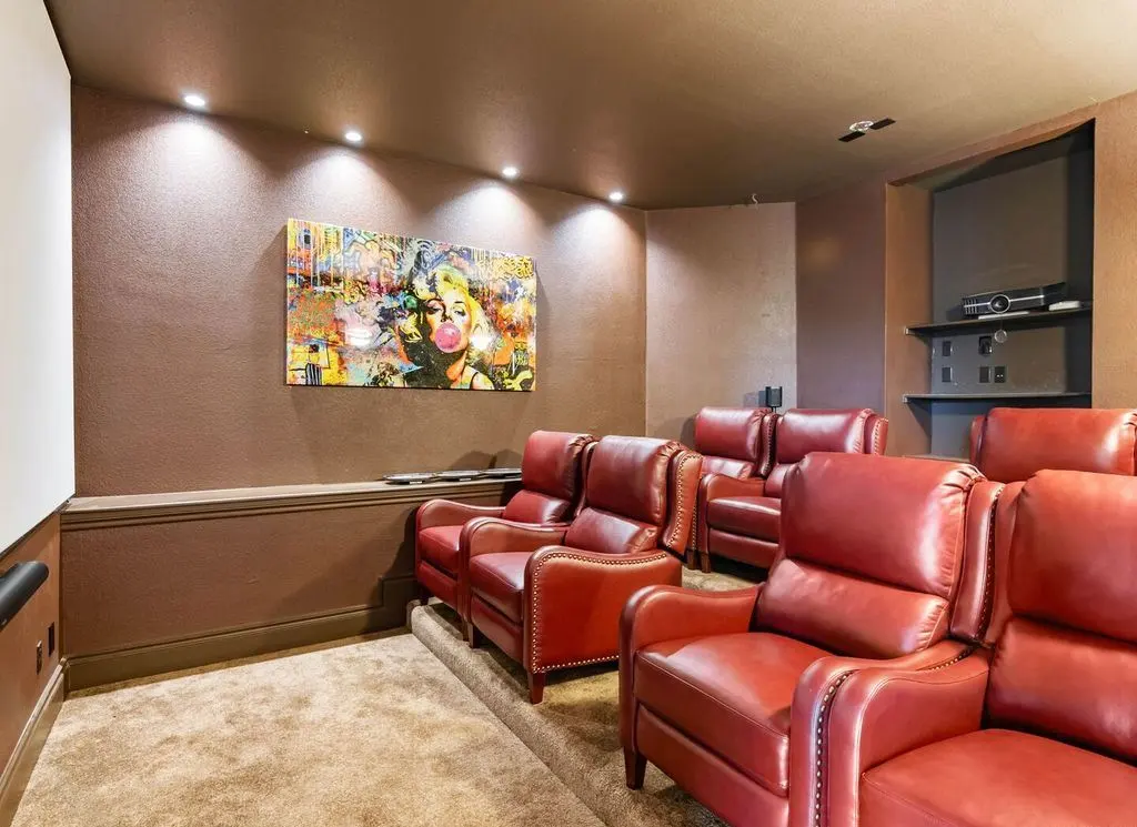 Extraordinary Tuscan Villa at 45 Champions in San Antonio Lists for 2349000 16