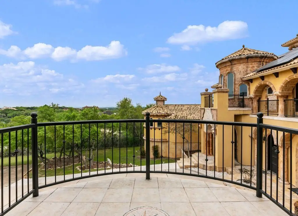 Extraordinary Tuscan Villa at 45 Champions in San Antonio Lists for 2349000 17